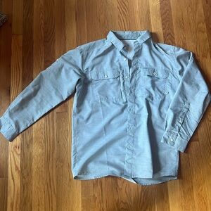 Men’s Mountain Hardware lightweight long sleeved button down collared shirt